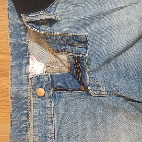 INGRID & Isabel Maternity Denim Shorts Light Wash Size 14 - Picture 9 of 12